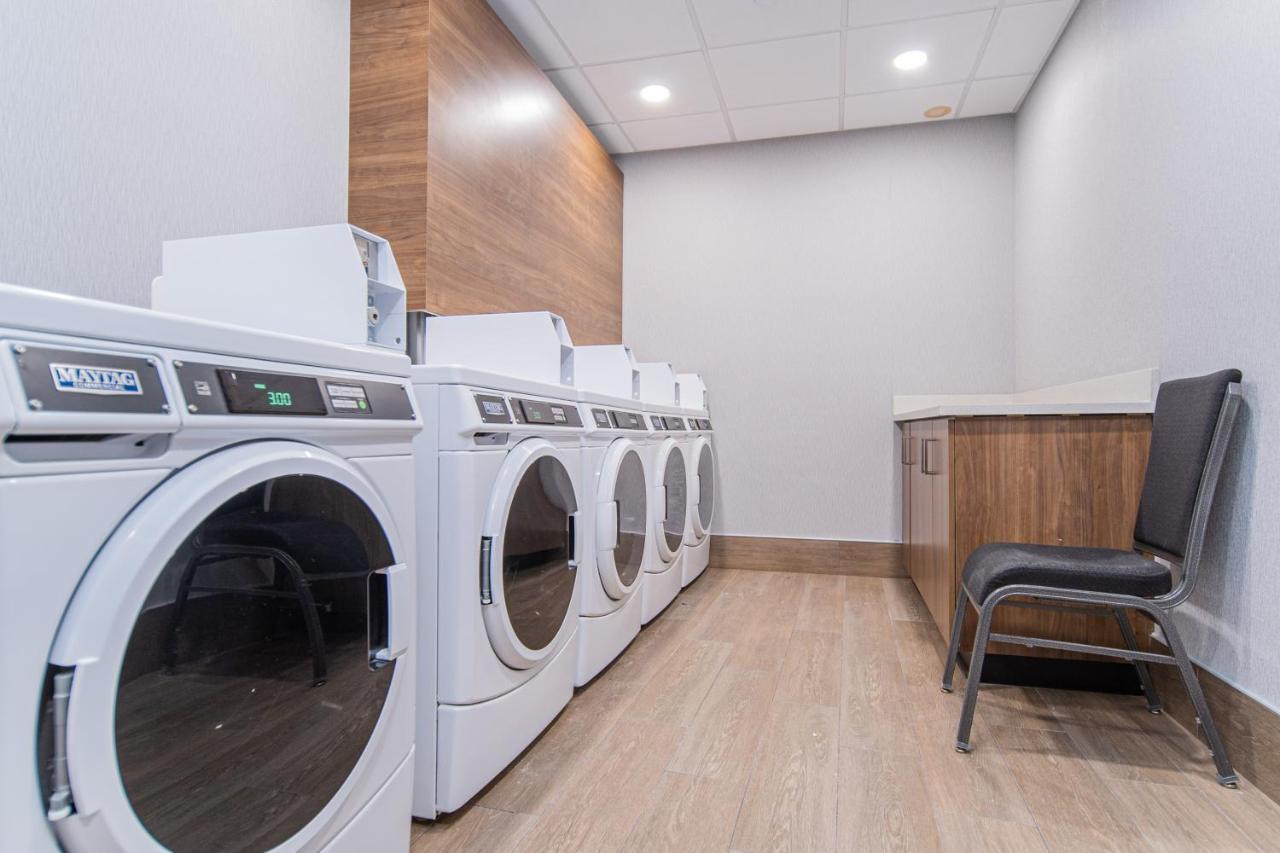 Towneplace Suites By Marriott Brantford And Conference Centre Exteriör bild